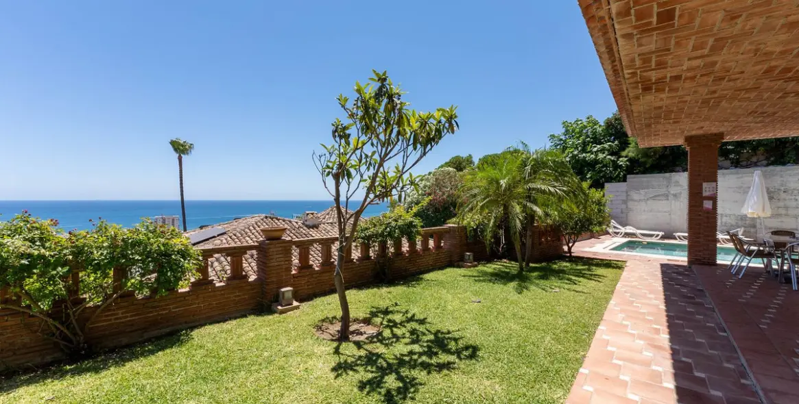 Venta de villa independiente en Riviera del Sol 2