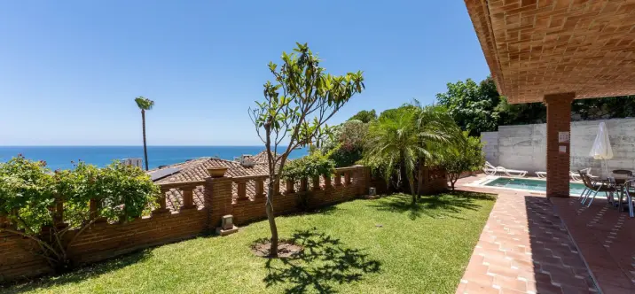 Venta de villa independiente en Riviera del Sol 1