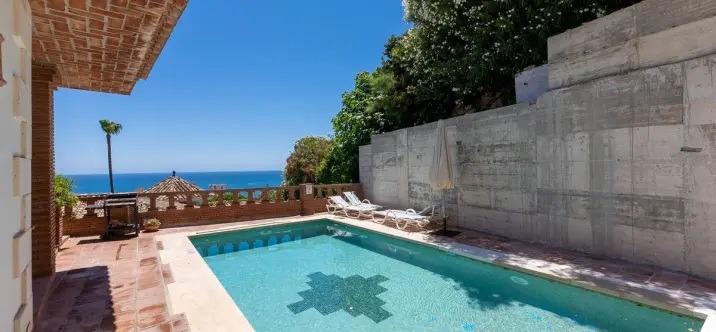Venta de villa independiente en Riviera del Sol 3