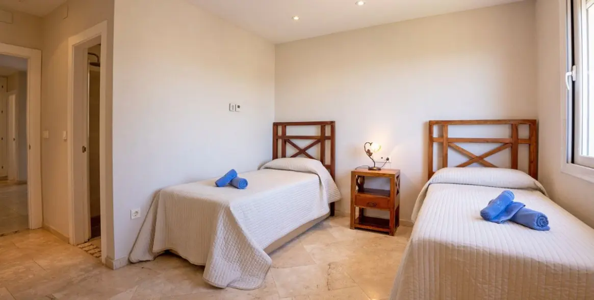 Venta de villa independiente en Riviera del Sol 11