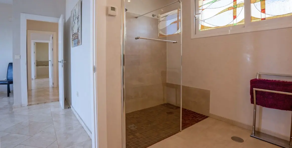 Venta de villa independiente en Riviera del Sol 26