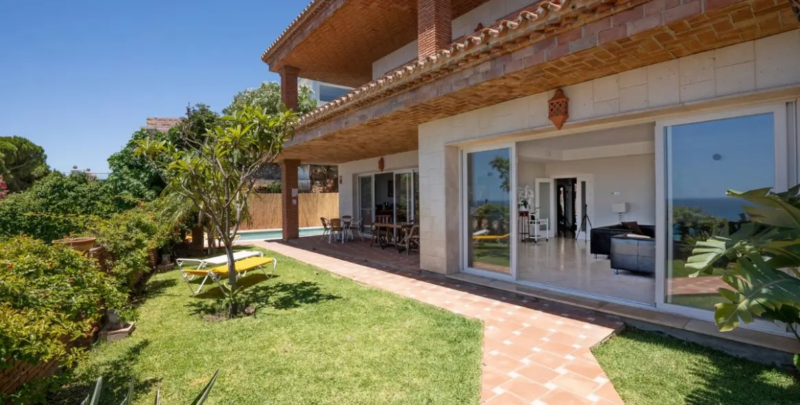 Venta de villa independiente en Riviera del Sol 33