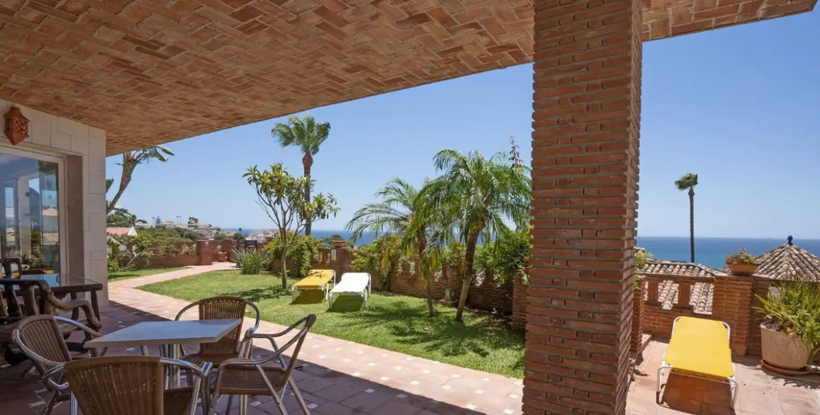 Venta de villa independiente en Riviera del Sol 34