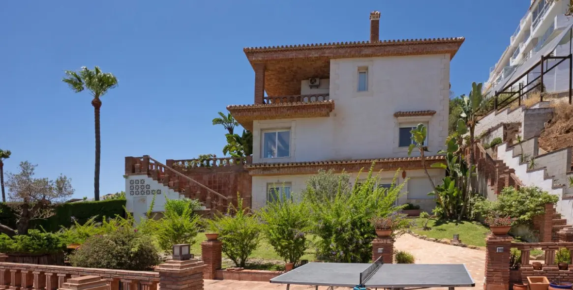 Venta de villa independiente en Riviera del Sol 52