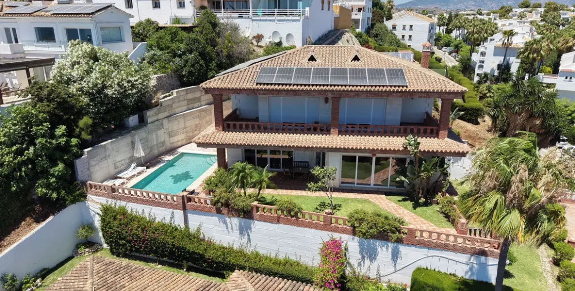 Venta de villa independiente en Riviera del Sol 68