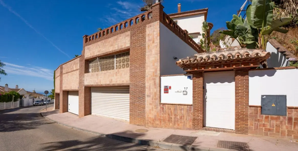Venta de villa independiente en Riviera del Sol 70