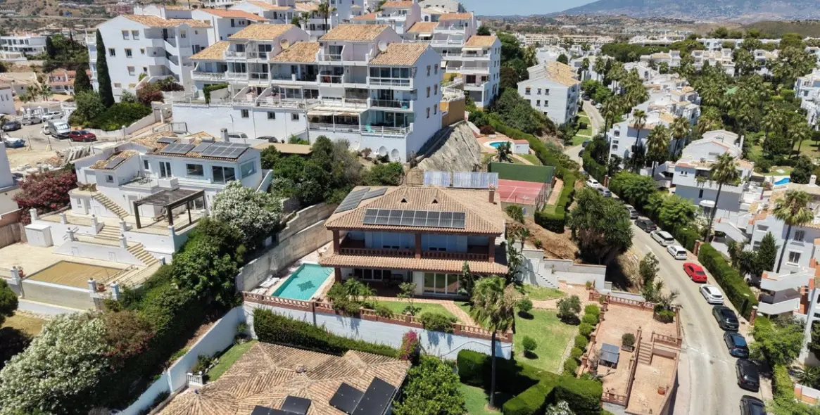 Venta de villa independiente en Riviera del Sol 96