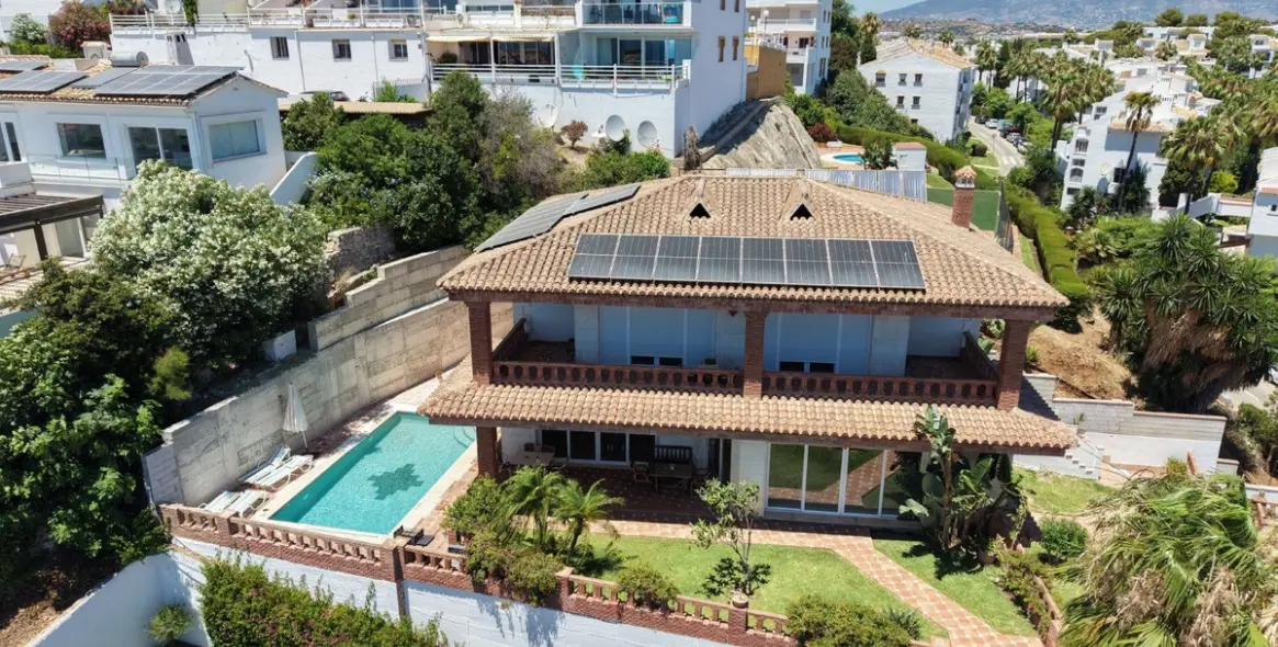 Venta de villa independiente en Riviera del Sol 98