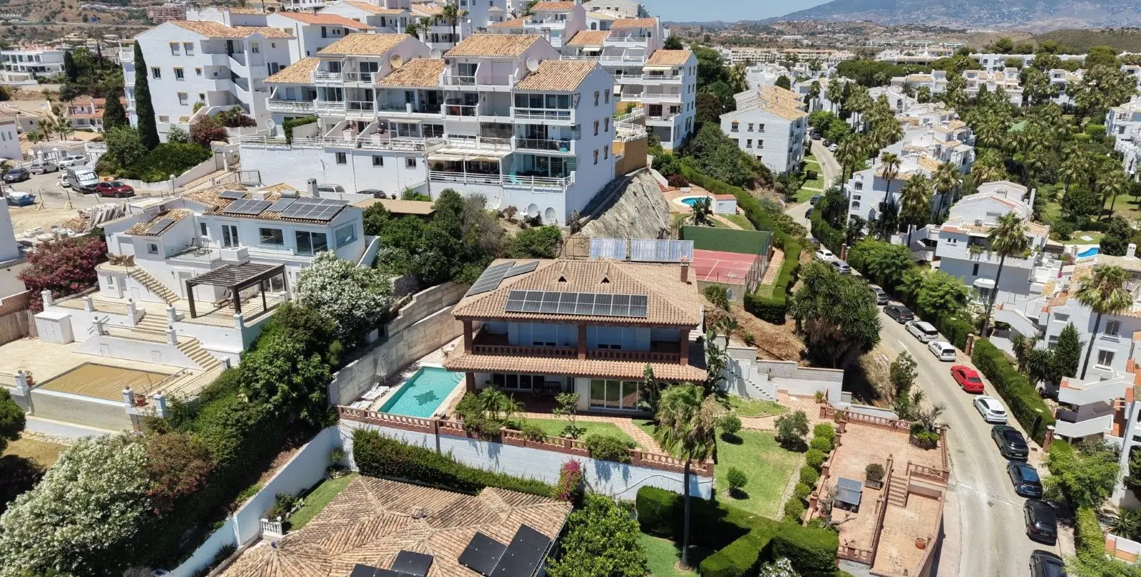 Продажа  отдельно стоящей виллы в Riviera del Sol 68