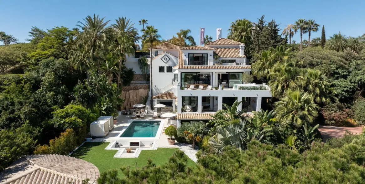 Venta de villa independiente en Nueva Andalucía 1