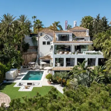 Venta de villa independiente en Nueva Andalucía