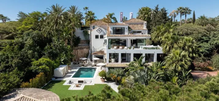Venta de villa independiente en Nueva Andalucía 0