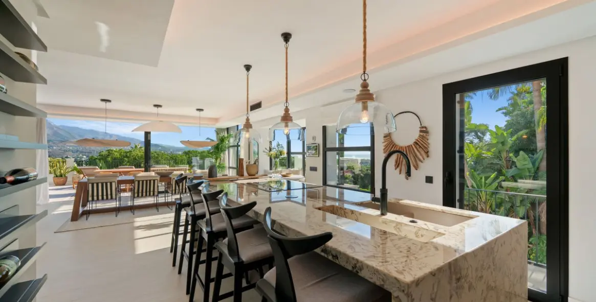 Venta de villa independiente en Nueva Andalucía 6