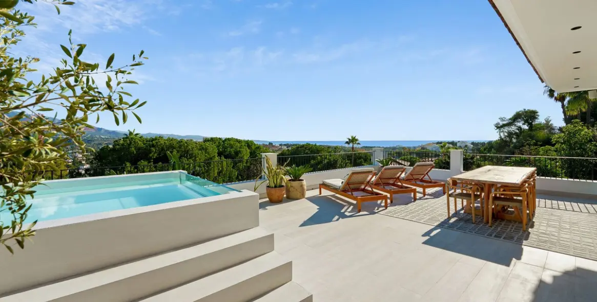 Venta de villa independiente en Nueva Andalucía 10