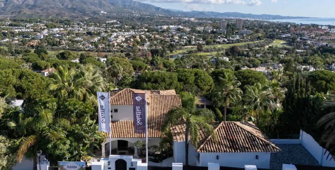 Venta de villa independiente en Nueva Andalucía 53