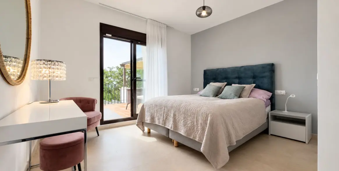 Short-term rent of townhouse in Altos de los Monteros 1