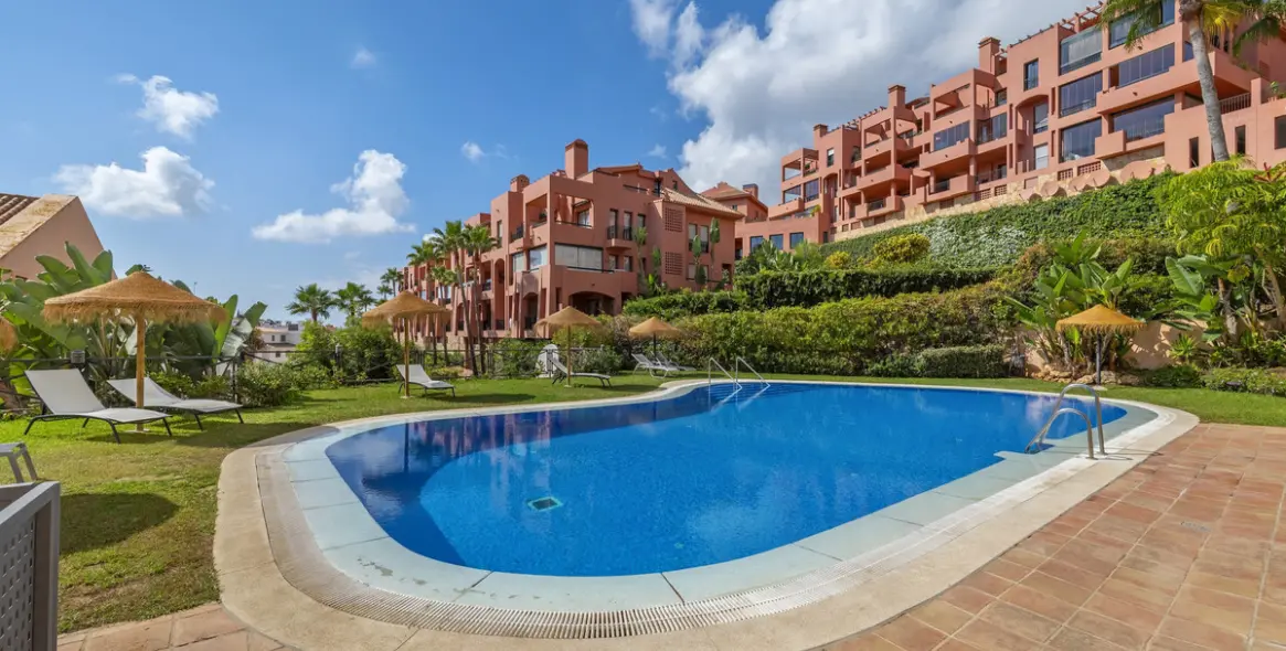 Venta de apartamento en planta baja en Calahonda 1