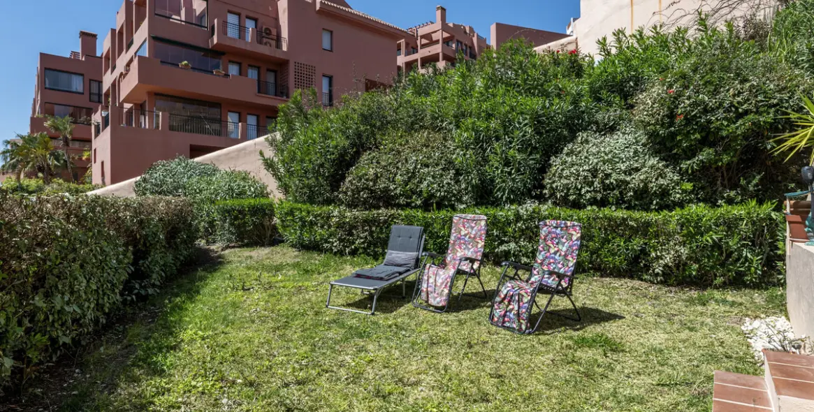 Venta de apartamento en planta baja en Calahonda 2