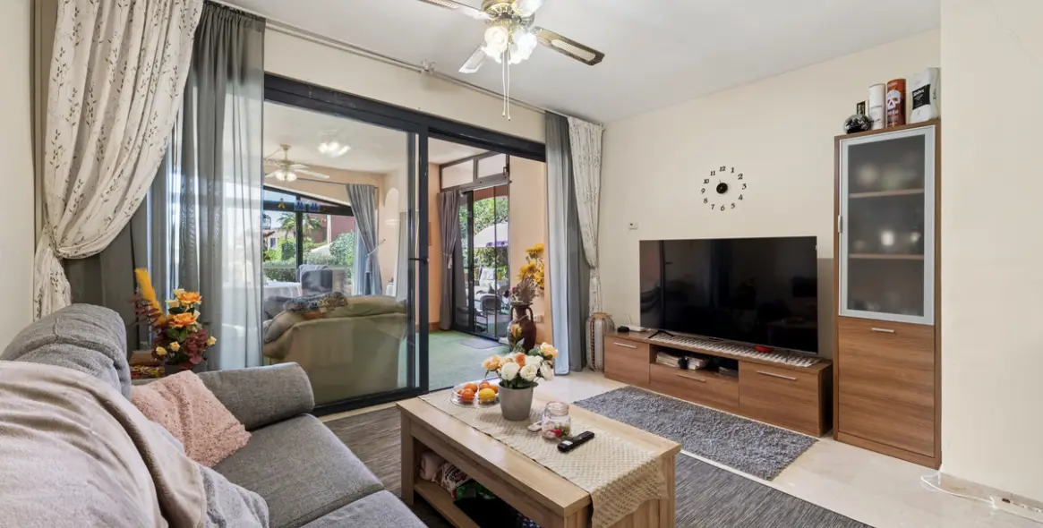 Venta de apartamento en planta baja en Calahonda 3