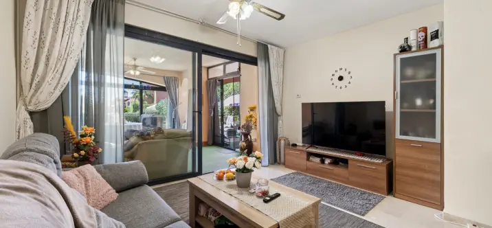 Venta de apartamento en planta baja en Calahonda 2