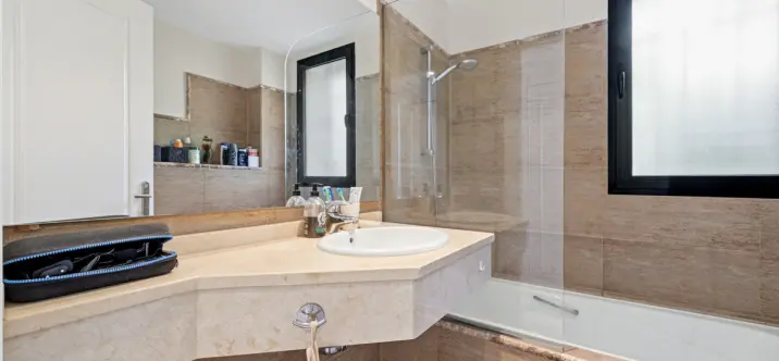 Venta de apartamento en planta baja en Calahonda 4