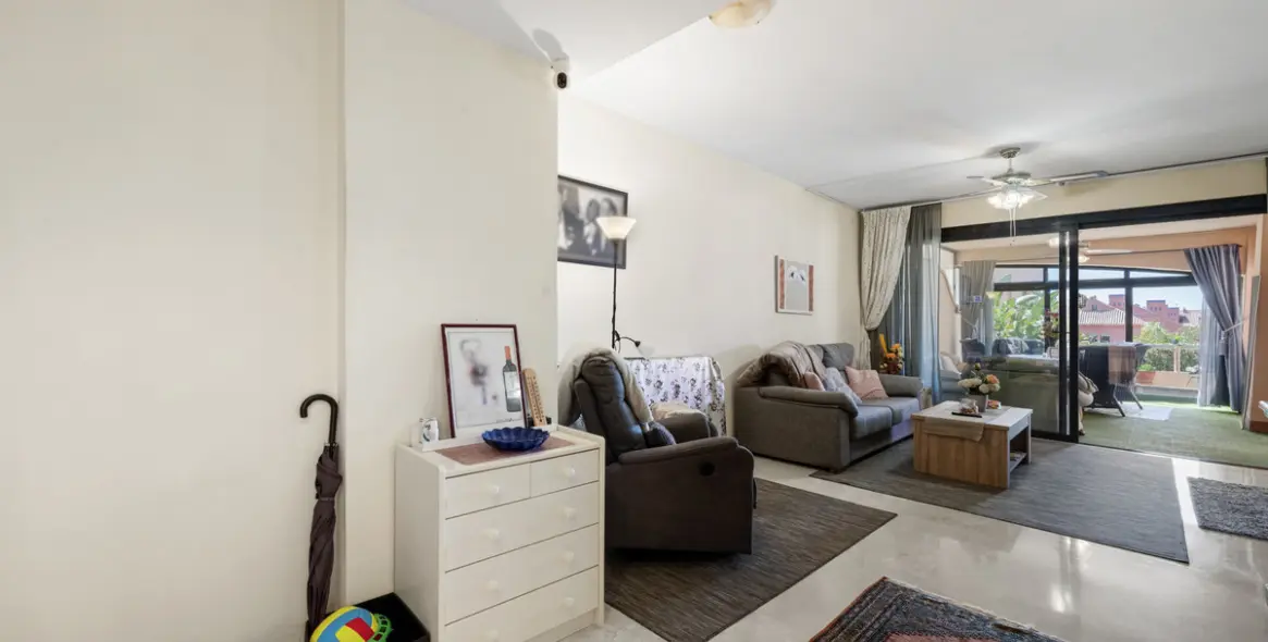 Venta de apartamento en planta baja en Calahonda 13