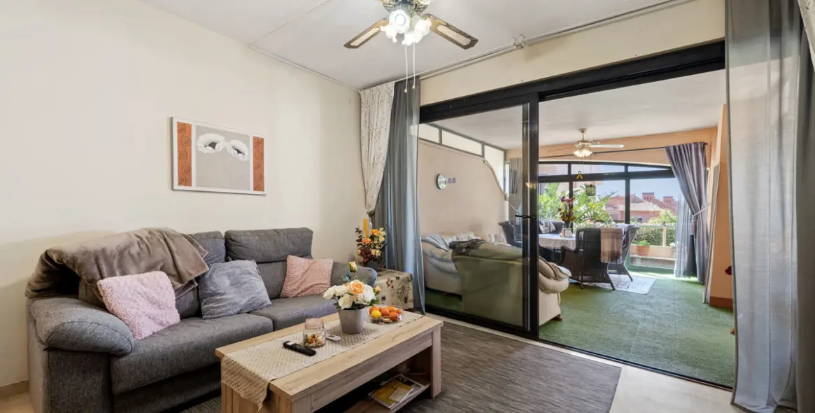 Venta de apartamento en planta baja en Calahonda 15