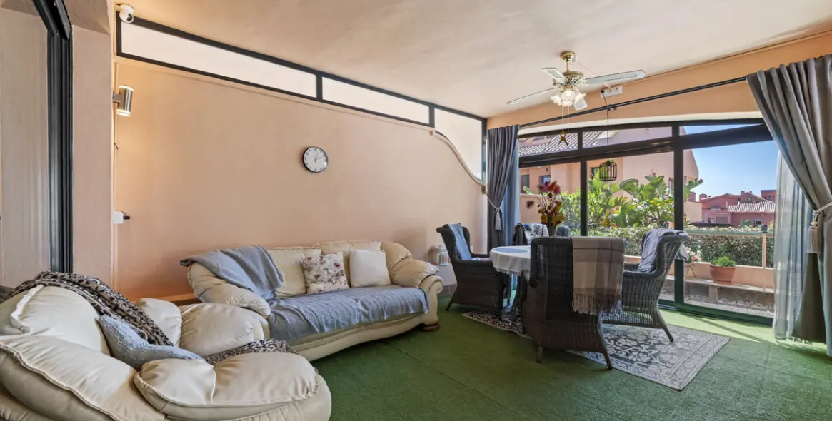 Venta de apartamento en planta baja en Calahonda 17