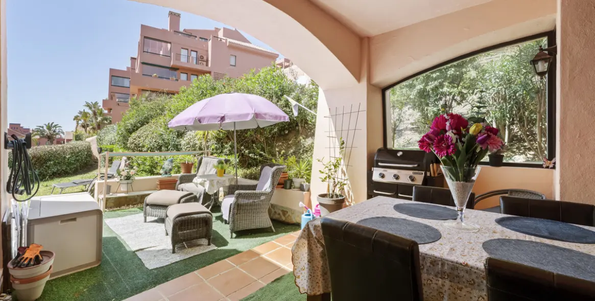 Venta de apartamento en planta baja en Calahonda 19