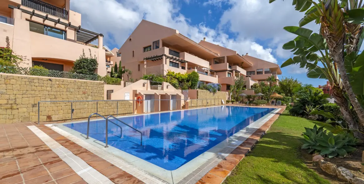 Venta de apartamento en planta baja en Calahonda 23