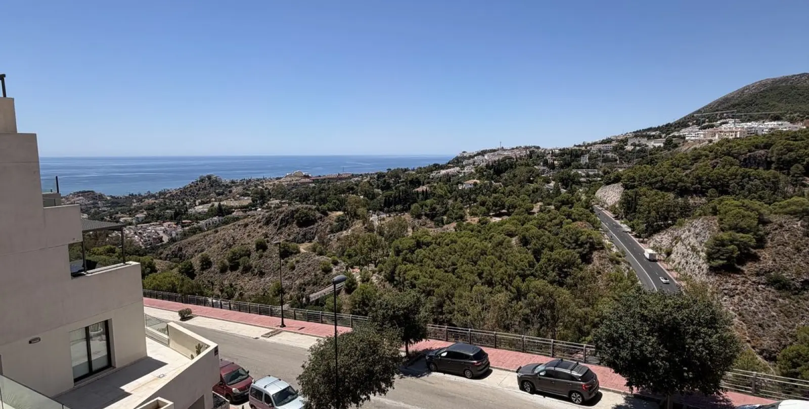 Sale of middle floor apartment in Benalmadena 1