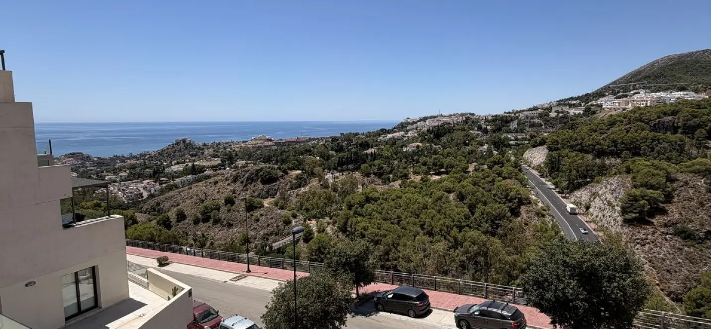 Продажа апартаментов на среднем этаже в Benalmadena 0