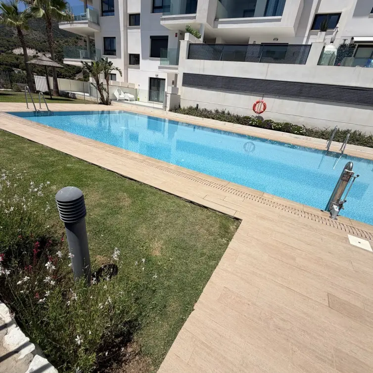 Продажа апартаментов на среднем этаже в Benalmadena