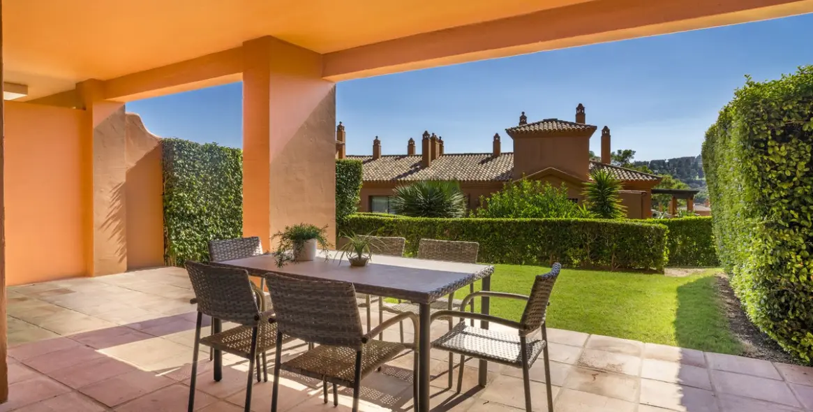 Sale of ground floor apartment in Atalaya 12