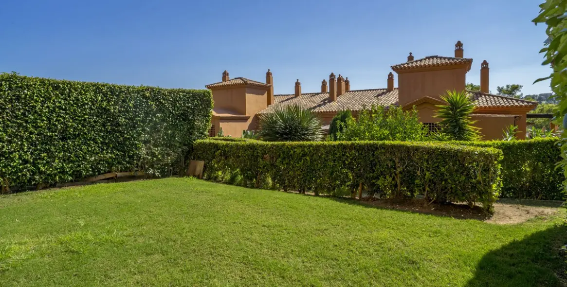 Sale of ground floor apartment in Atalaya 15