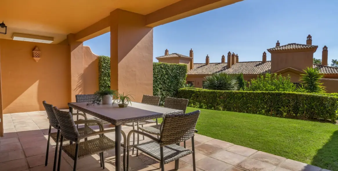 Sale of ground floor apartment in Atalaya 16