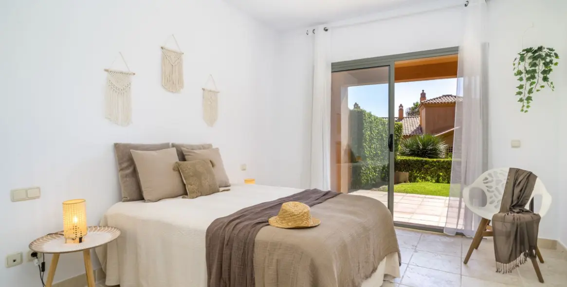 Sale of ground floor apartment in Atalaya 19