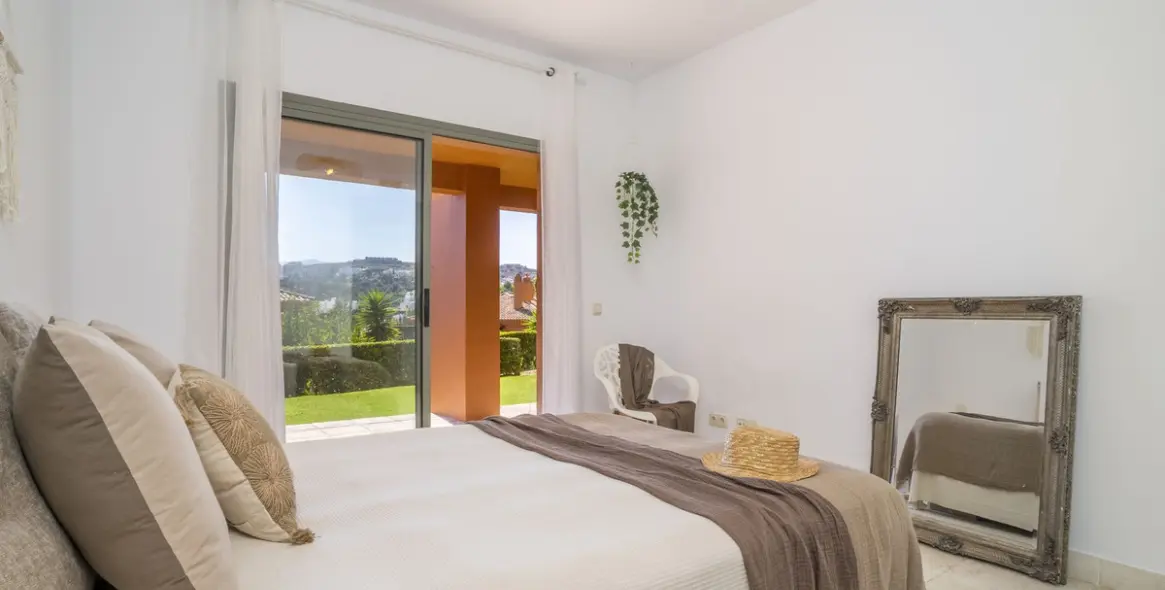 Sale of ground floor apartment in Atalaya 20