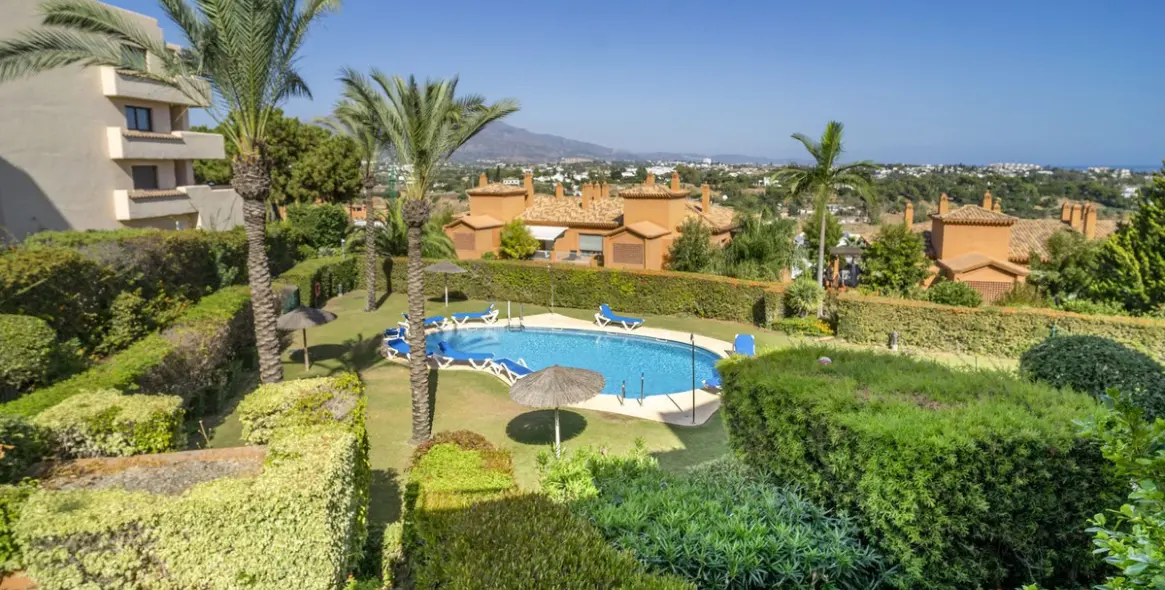 Sale of ground floor apartment in Atalaya 25