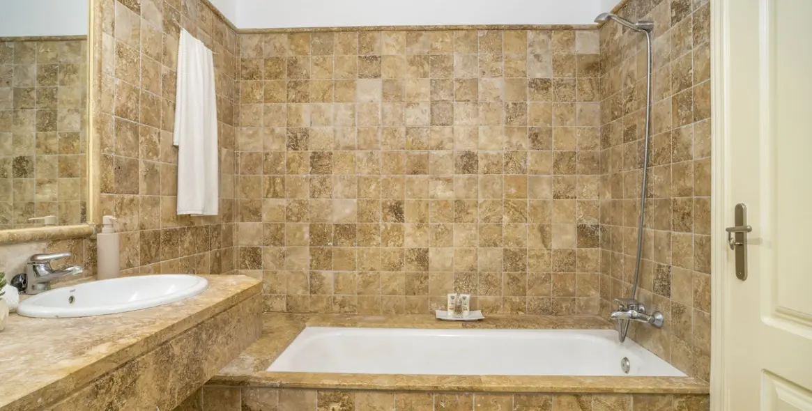 Sale of ground floor apartment in Atalaya 30