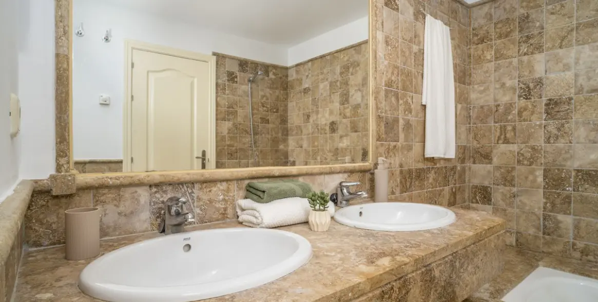 Sale of ground floor apartment in Atalaya 31