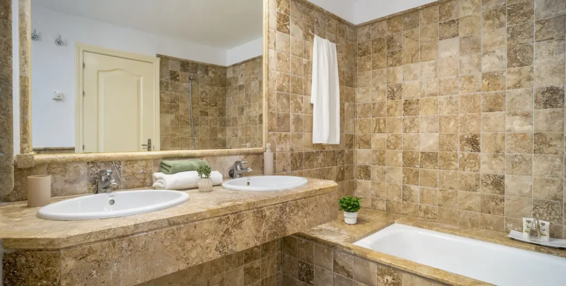 Sale of ground floor apartment in Atalaya 32