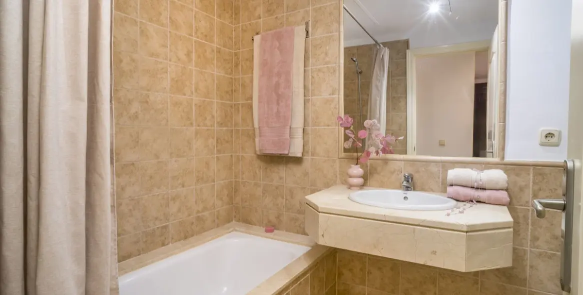 Sale of ground floor apartment in Atalaya 33