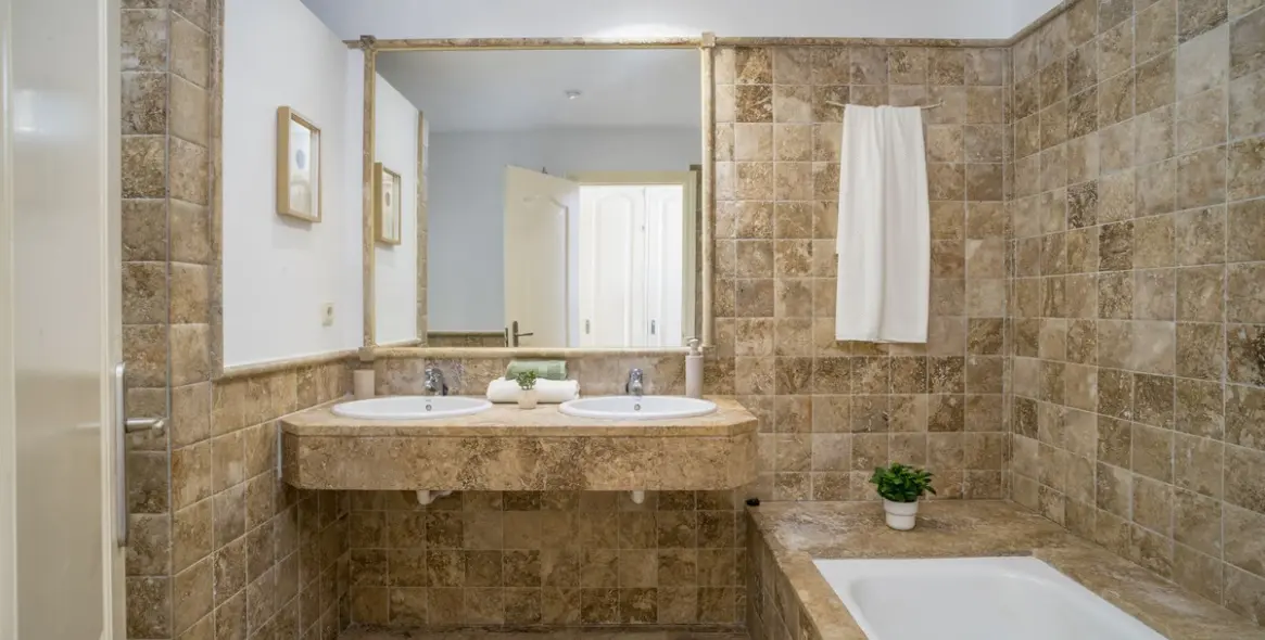 Sale of ground floor apartment in Atalaya 34