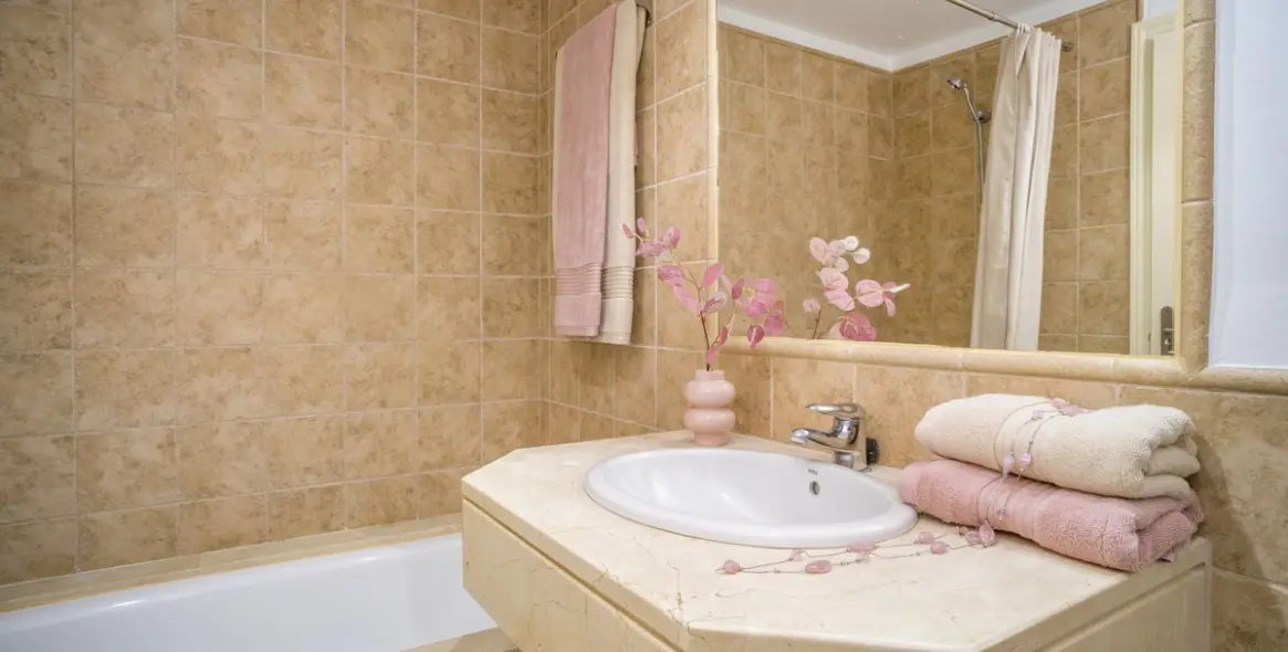 Sale of ground floor apartment in Atalaya 35