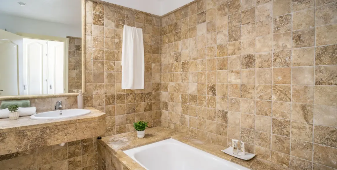 Sale of ground floor apartment in Atalaya 36