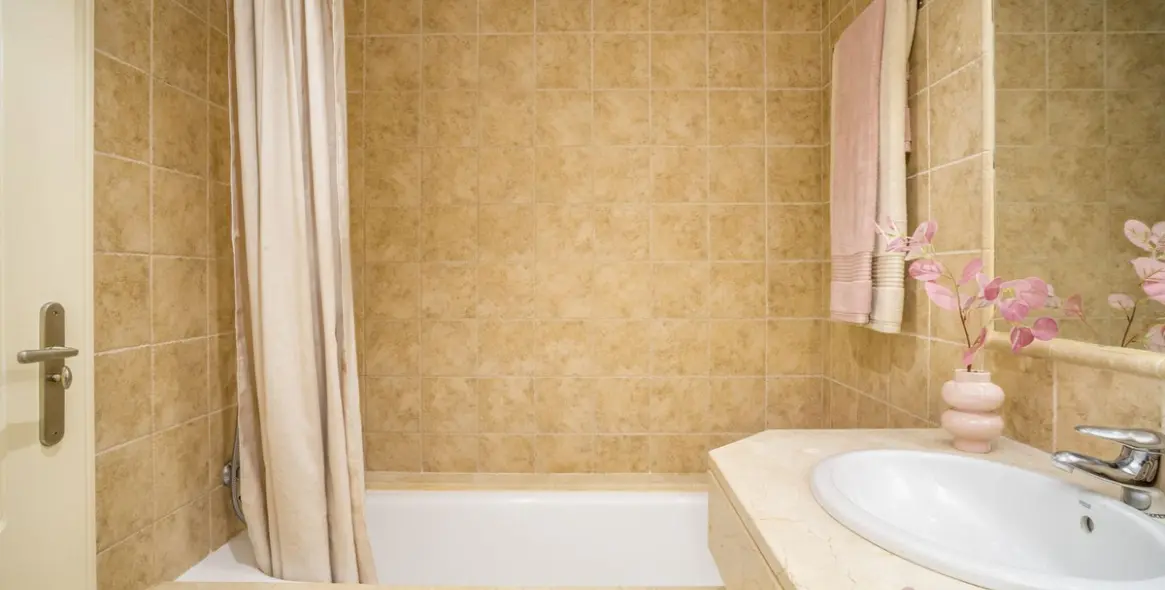 Sale of ground floor apartment in Atalaya 38