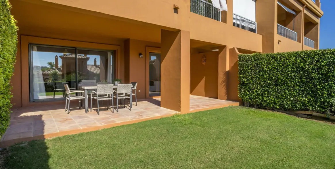 Sale of ground floor apartment in Atalaya 40