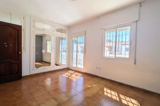 Image 4 thumb
