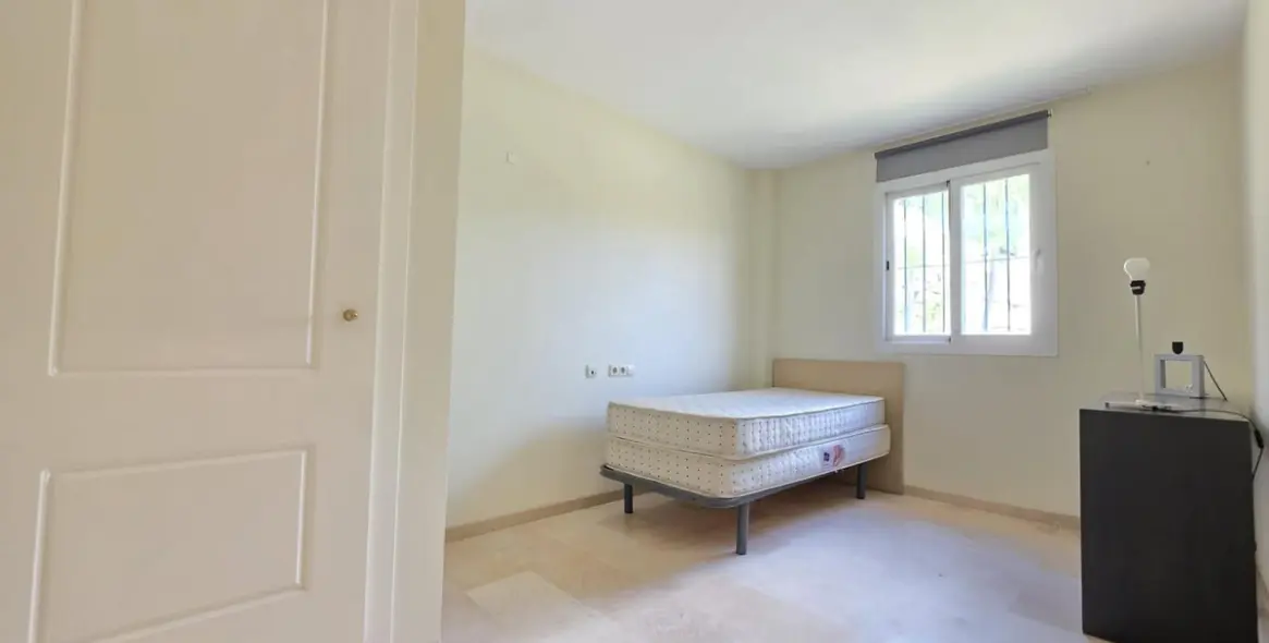 Sale of ground floor apartment in Elviria 15